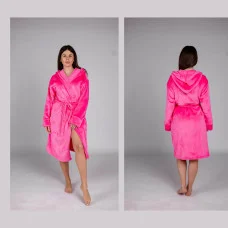 Махровий халат рожевого кольору,