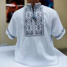 Класична вишиванка короткий рукав  з натуральної тканини біла з сірою